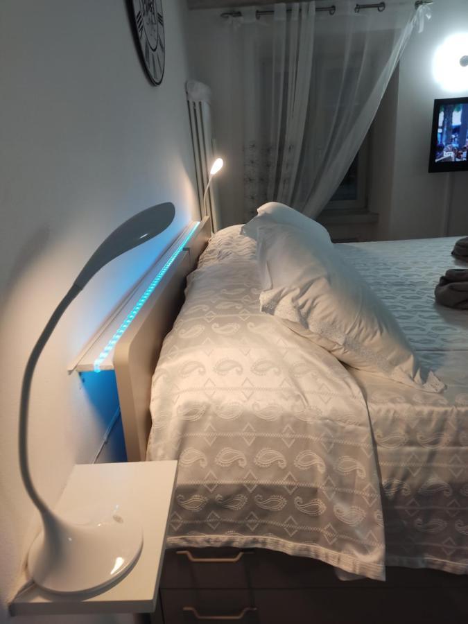 Jennifer House. トレント エクステリア 写真