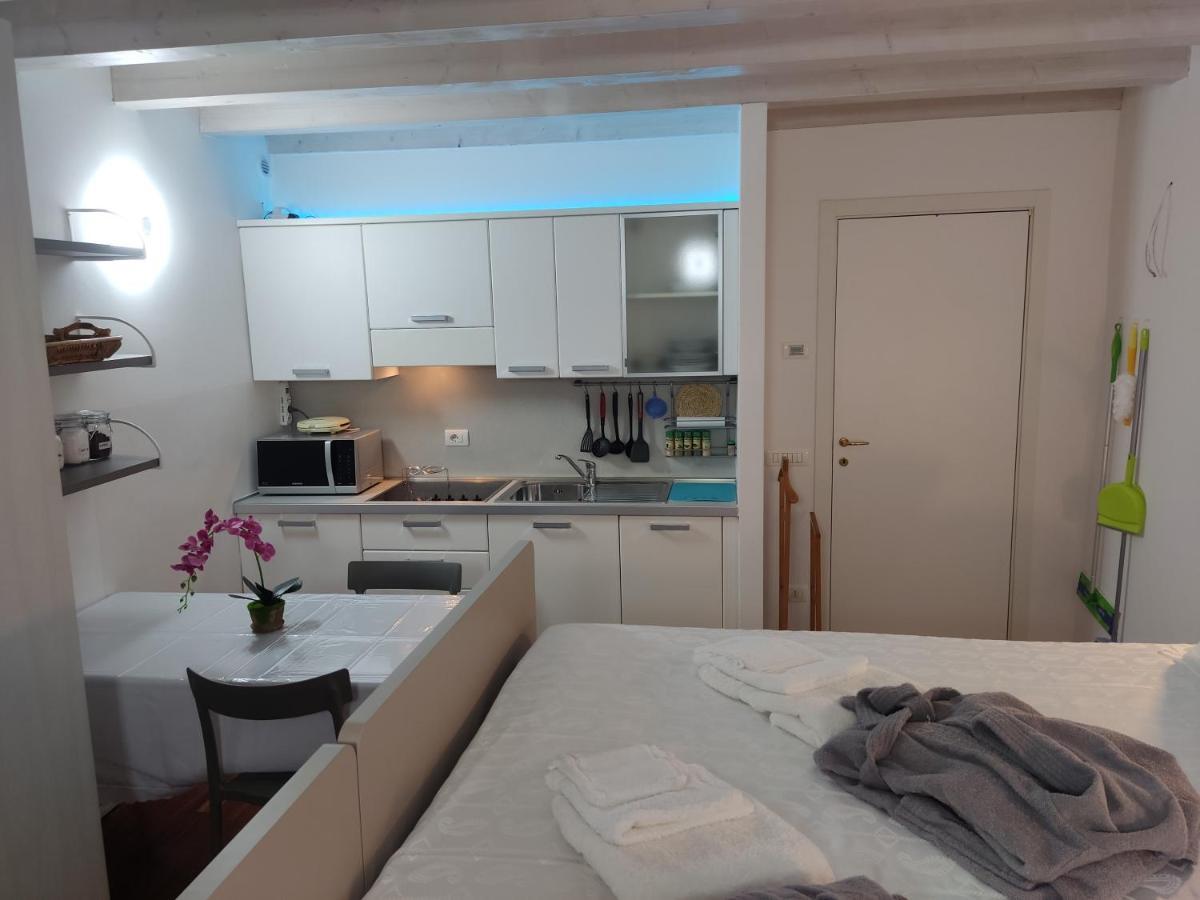 Jennifer House. トレント エクステリア 写真